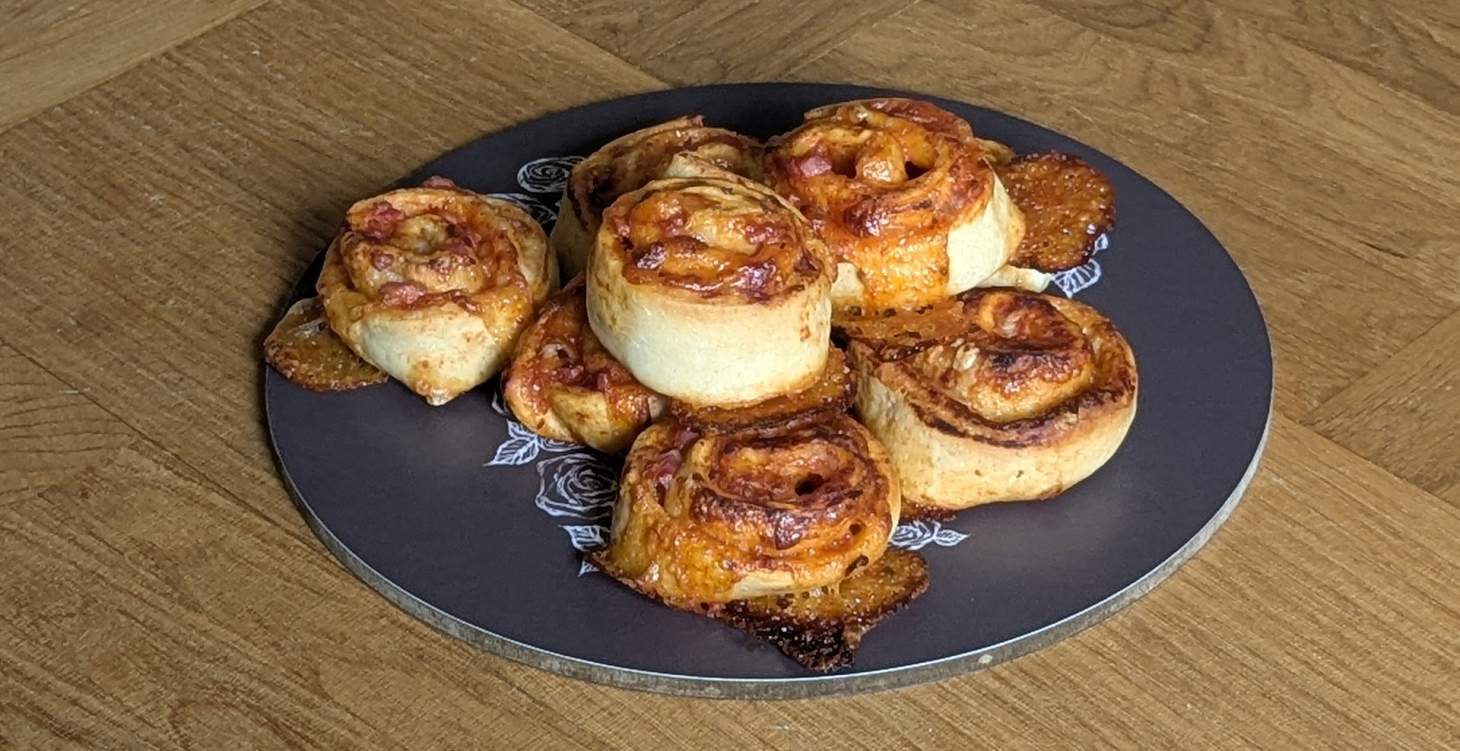 Snabba pizzabullar med färdig deg